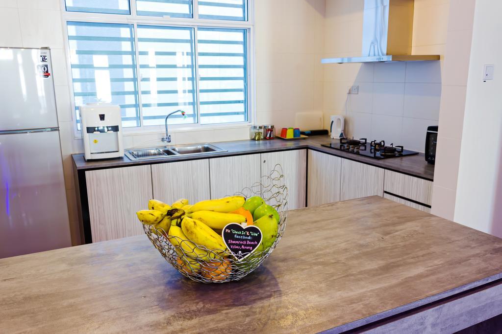 Shamrock Beach Villas Batu Ferringhi Penang Habitación foto