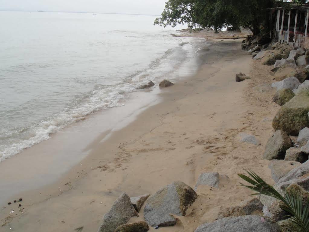 Shamrock Beach Villas Batu Ferringhi Penang Exterior foto