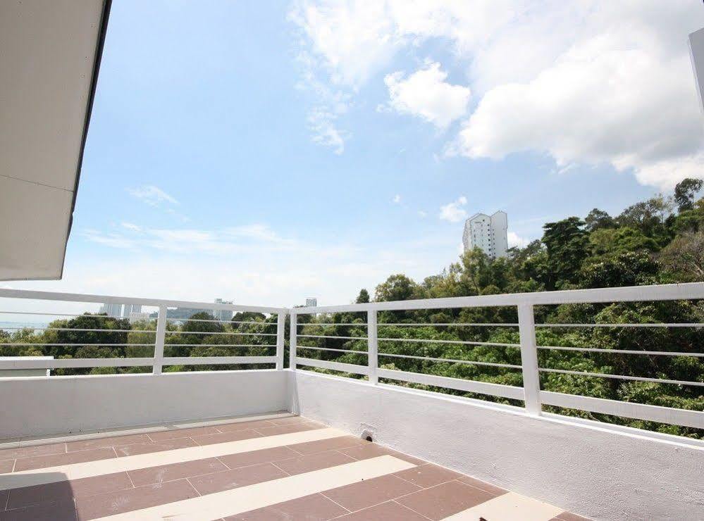 Shamrock Beach Villas Batu Ferringhi Penang Exterior foto